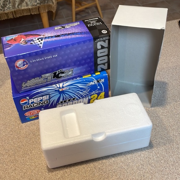 Jeff Gordon # 24 Du Pont /Pepsi/Daytona 2002 Monte Carlo 1:24.Scale Stock Car - Picture 9 of 16